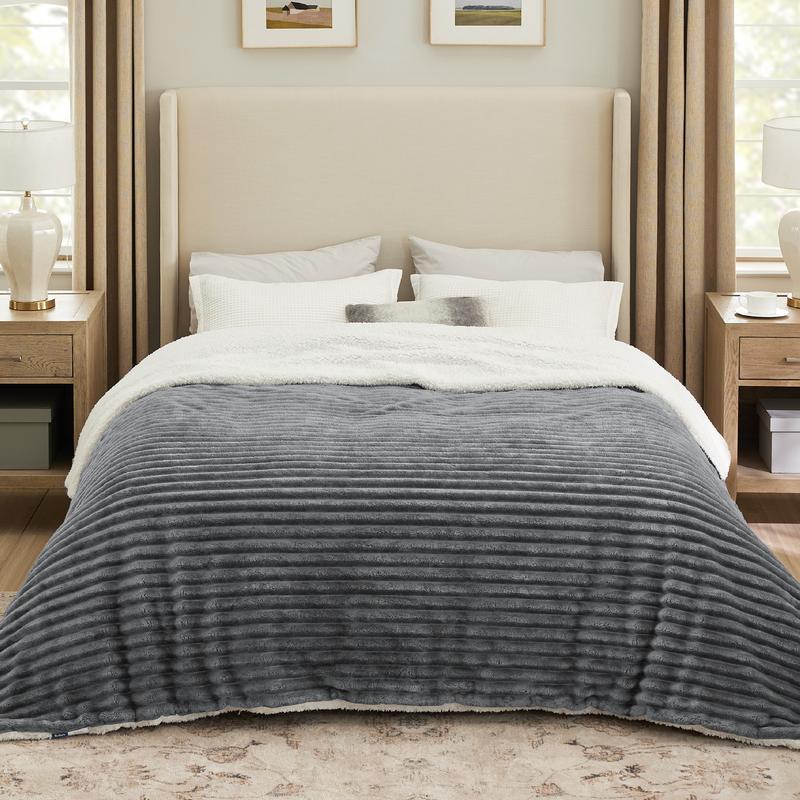 PureSnooze Signature Sherpa Blanket – Reversible Plush Design for Everyday Comfort