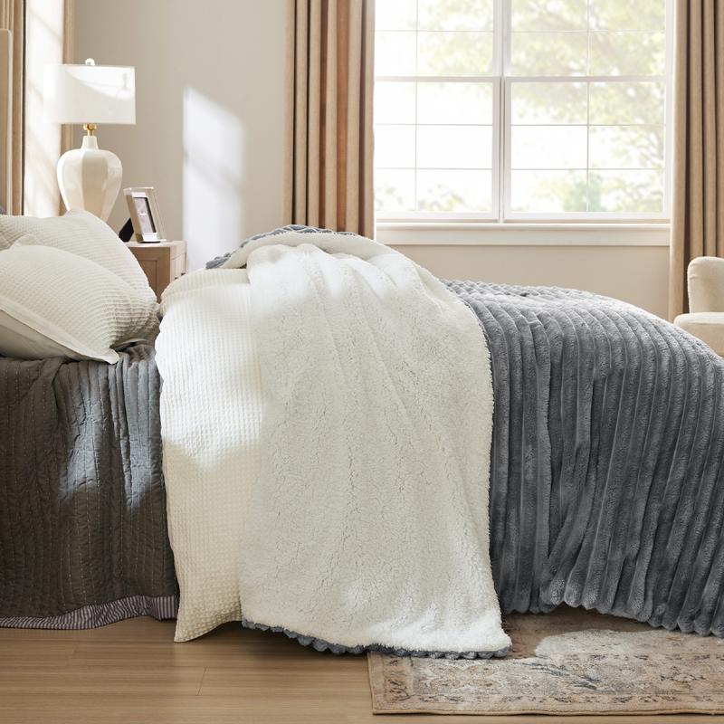 PureSnooze Signature Sherpa Blanket – Reversible Plush Design for Everyday Comfort